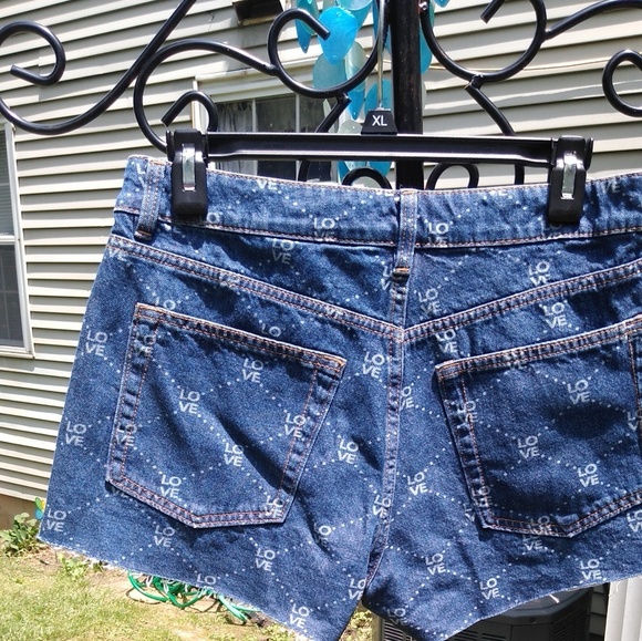H&M love cut off Jean shorts - Picture 3 of 7